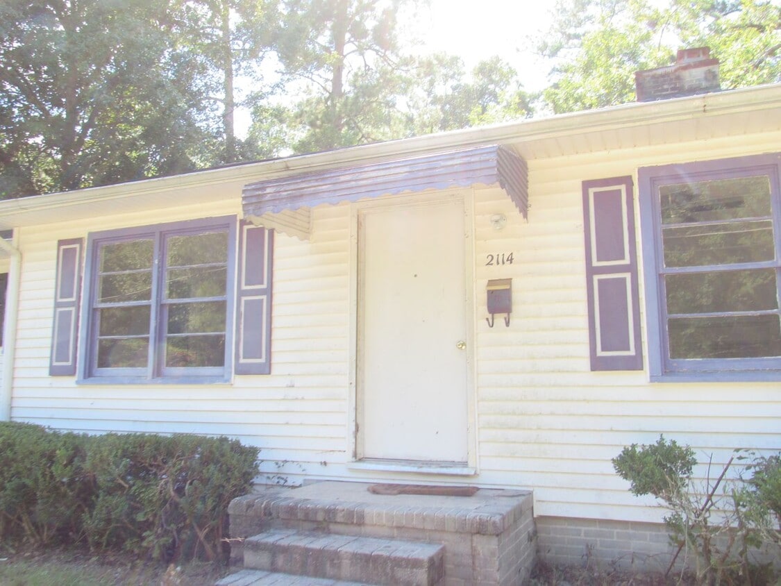 Primary Photo - Cute 3 bedroom and 1 bathroom!
