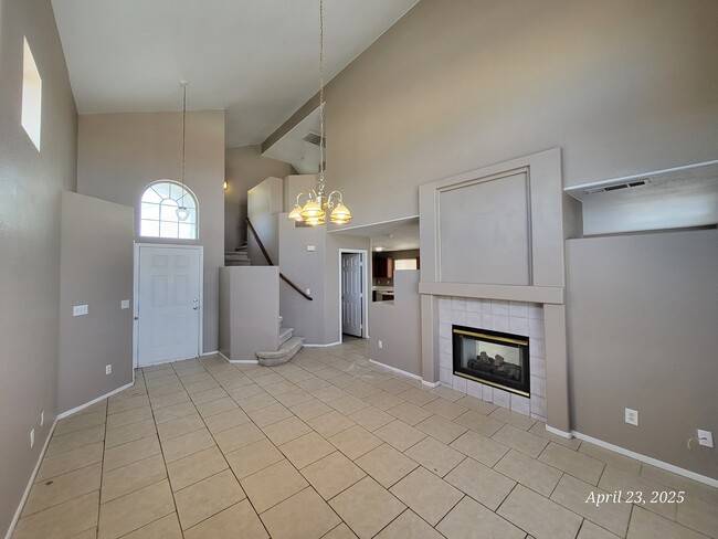 Foto del edificio - 619 Wood Rose Ct