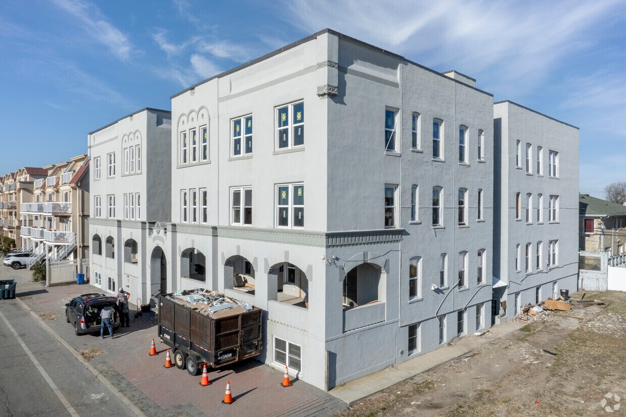 Primary Photo - 315 W Broadway
