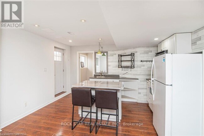 Building Photo - 14 Ormonde Ave