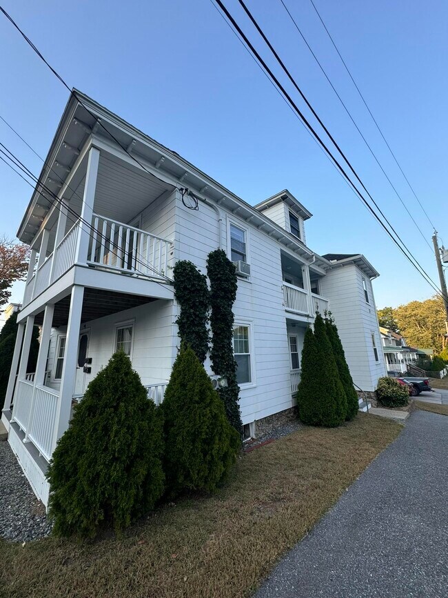 Building Photo - 321 Calef Rd