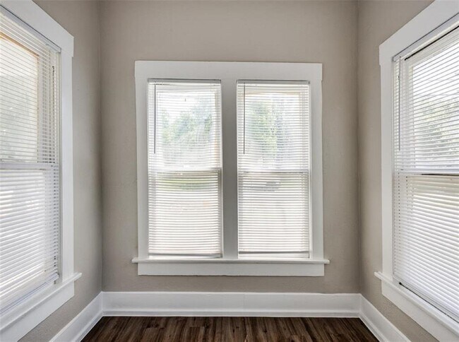 Foto del edificio - 8318 Lawler St