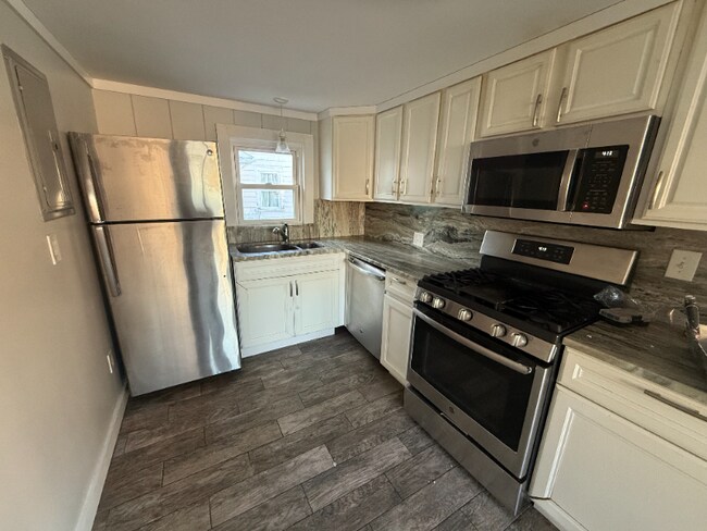 Foto del edificio - 140 Ashworth Ave