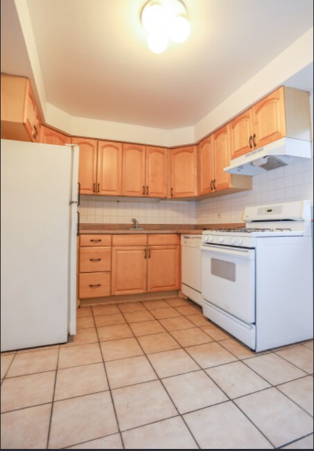 Building Photo - 5701 N Kimball Ave