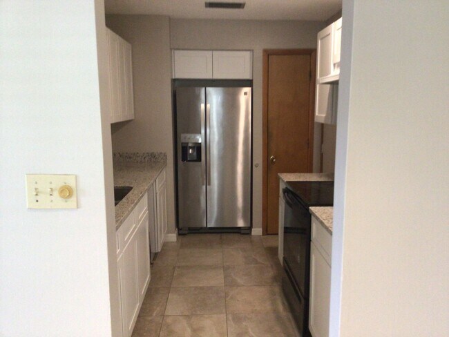 Foto del edificio - 2 Story Condo. Lovely 2 bed/1.5 bath condo