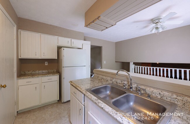 Building Photo - 7774 Ravenswood Dr