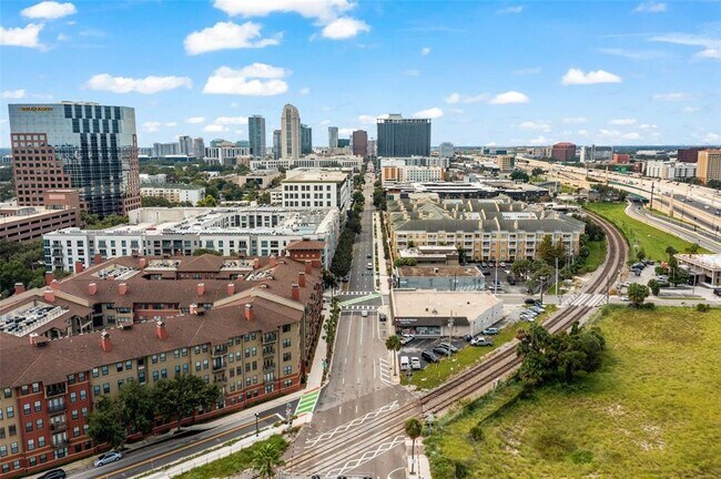 Foto del edificio - 860 N Orange Ave