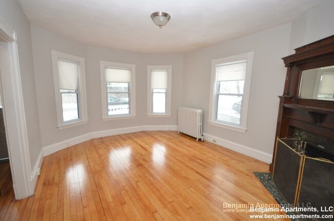 Building Photo - 124 Kenrick St