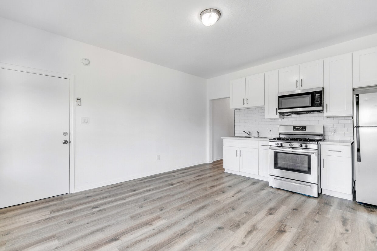 Primary Photo - 701 W 48th St