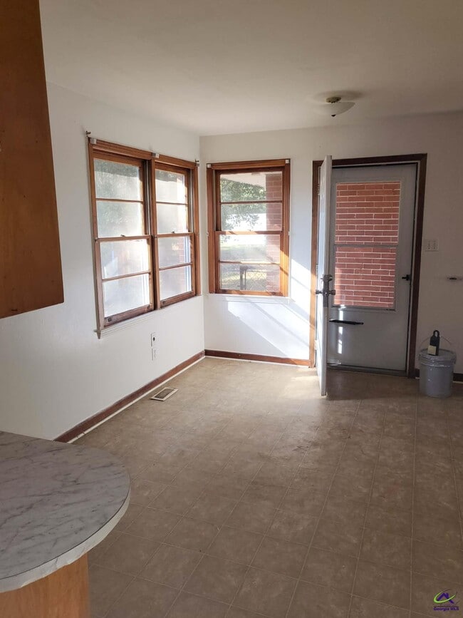 Foto del edificio - 303 Sparta St