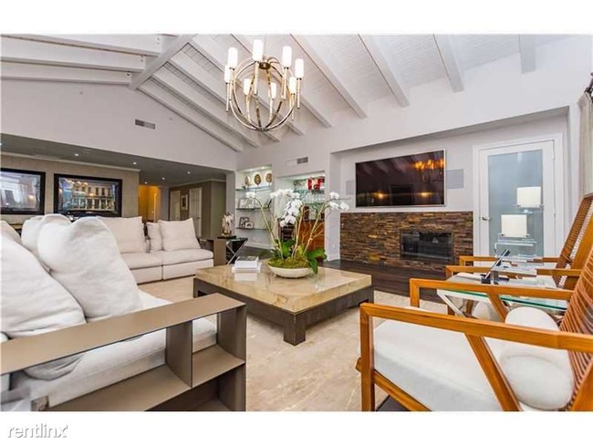 Building Photo - 2236 Fisher Island Dr