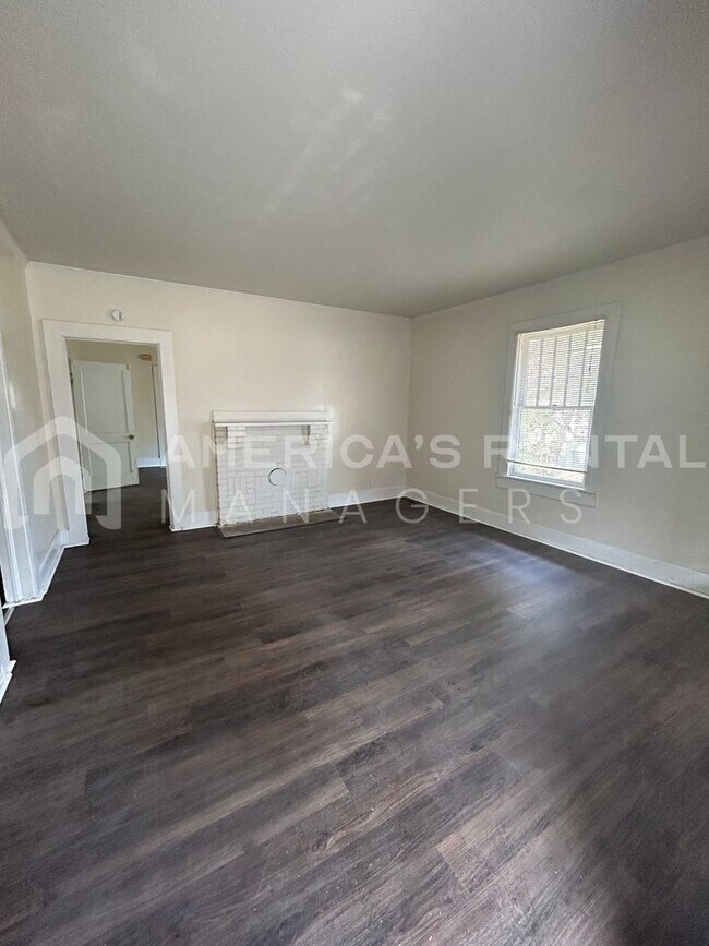 Foto del edificio - Home for rent in Tarrant!! COMING SOON!