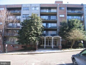 Building Photo - 5801 Quantrell Ave