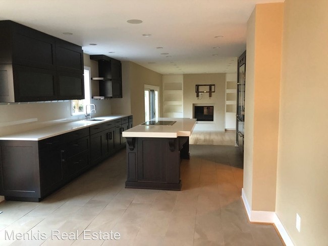 Building Photo - 4 br, 3.5 bath House - 945 Willowleaf Way