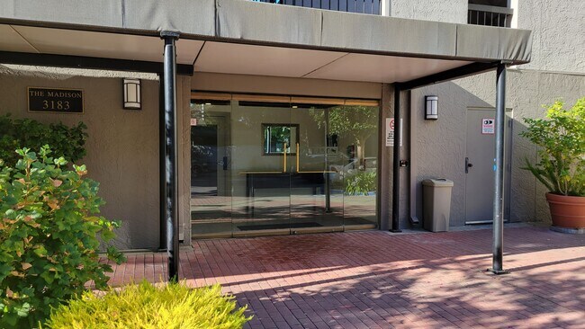 Foto del edificio - Spacious 1 Bedroom with great walking score