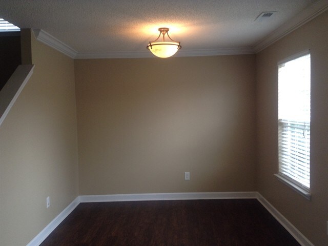 Building Photo - 2424 Summer Meadow Court