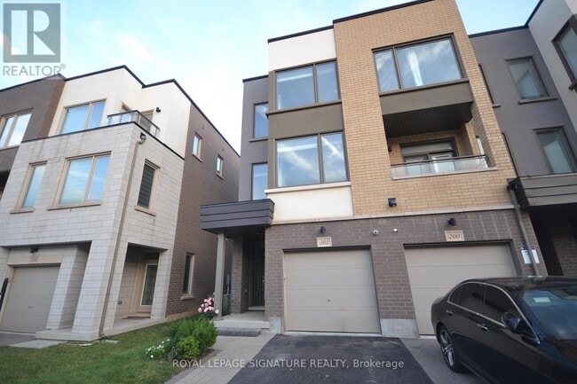 Building Photo - 202 Huguenot Rd