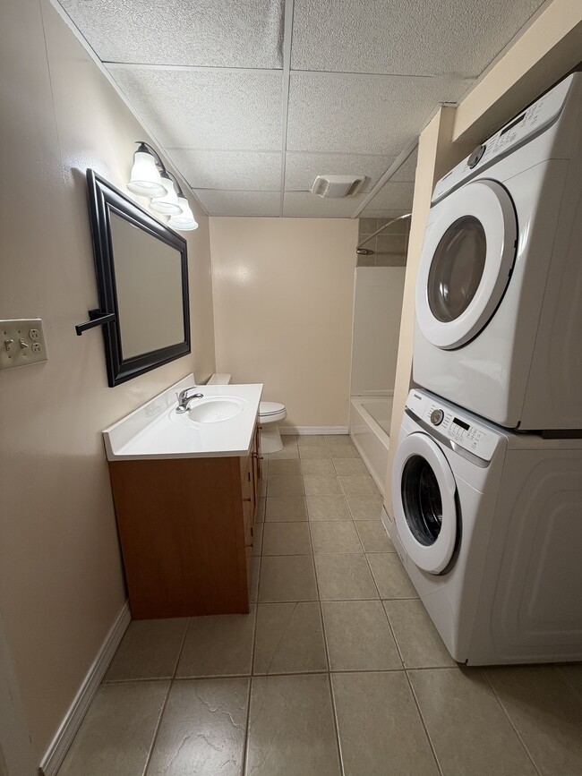 Bathroom - 28 Hermitage Ln