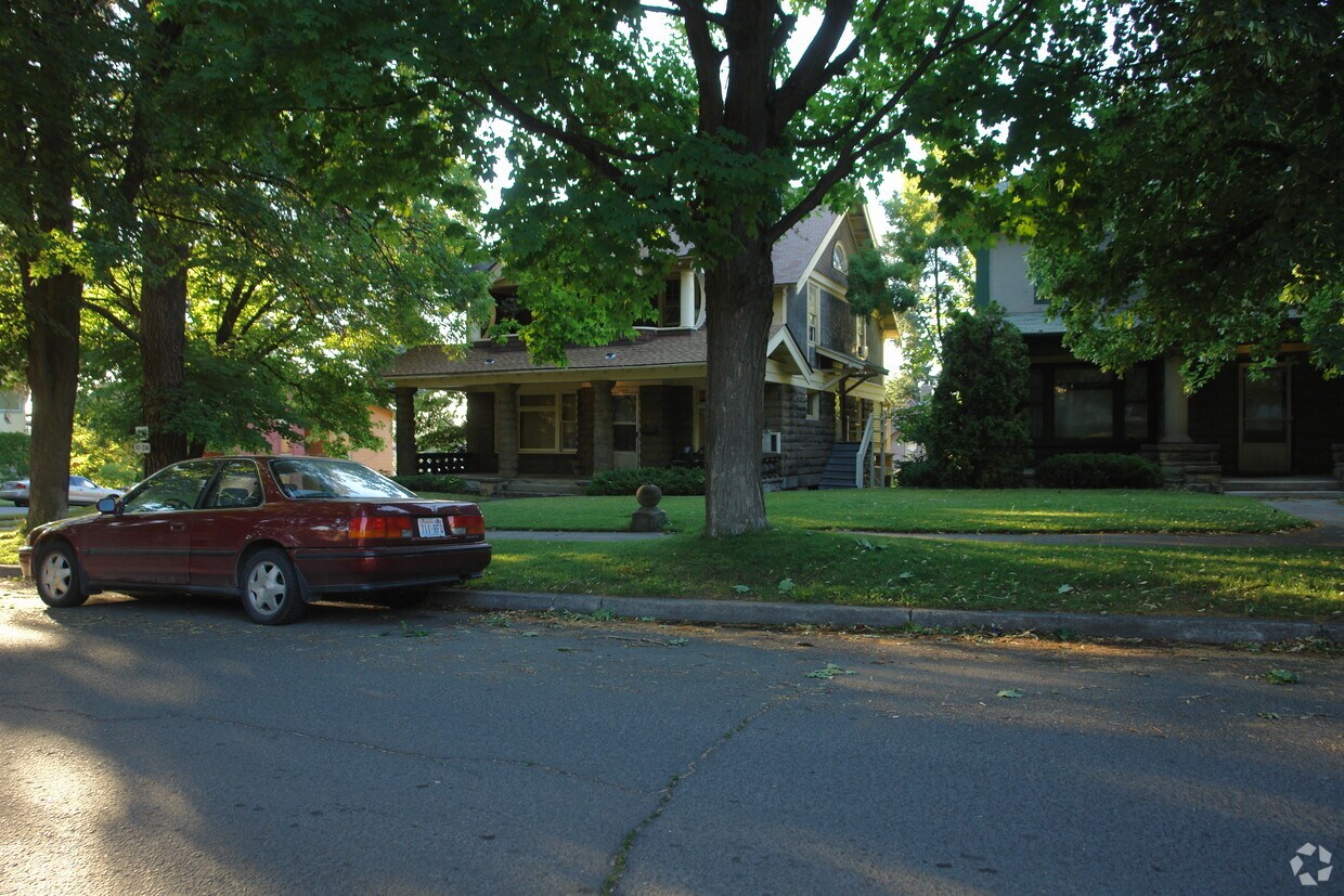 Building Photo - 1432 W 7th Ave