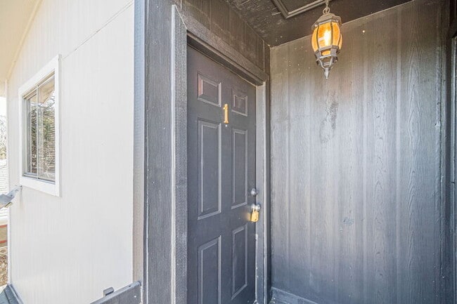 Building Photo - 2323 Arbor Pl