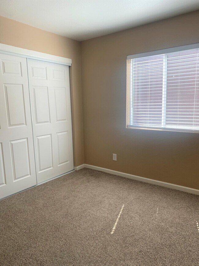 Building Photo - 829 S Casitas Dr