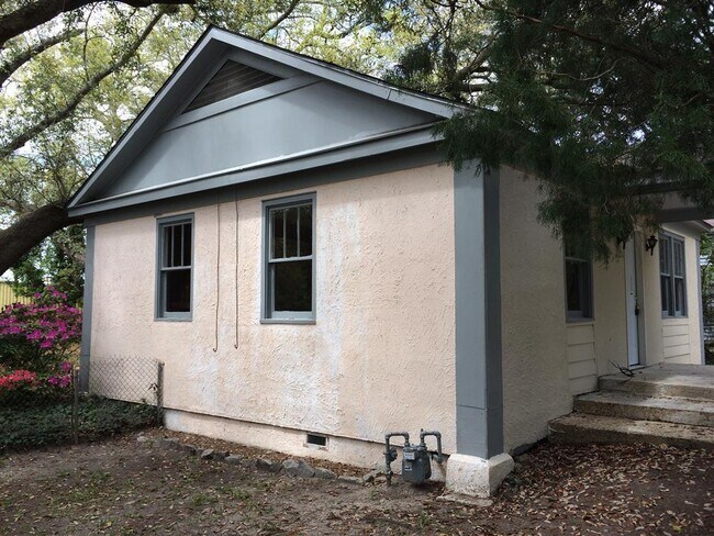 Building Photo - Gulfport 2 Bedroom
