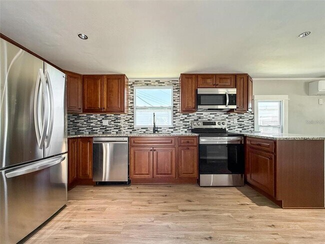Foto del edificio - 5141 Oakland Hills Ave