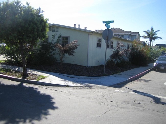 Building Photo - 548 W Imperial Ave