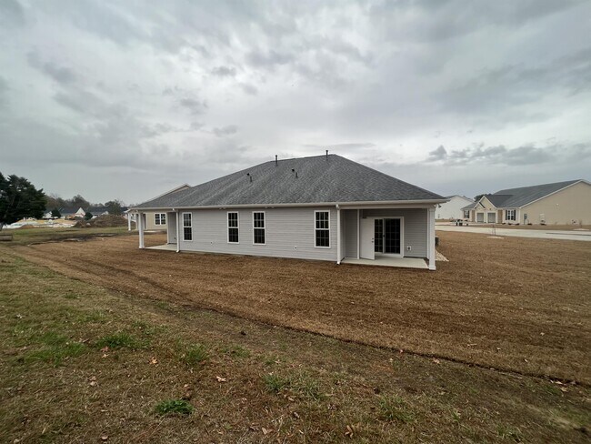 Building Photo - 2010 Briarwood Dr