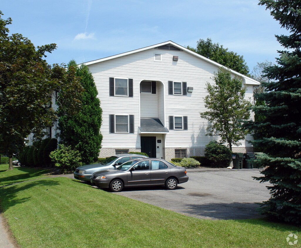 Parte trasera del edificio - 696 Myrtle Ave