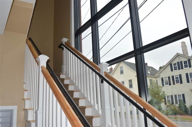 Building Photo - 2 Silver St