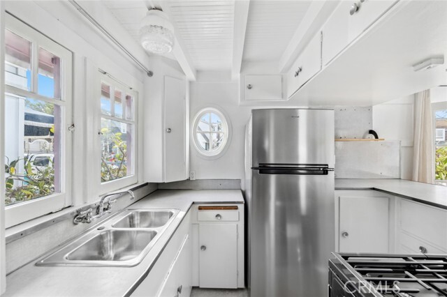 Building Photo - 322 Island Ave