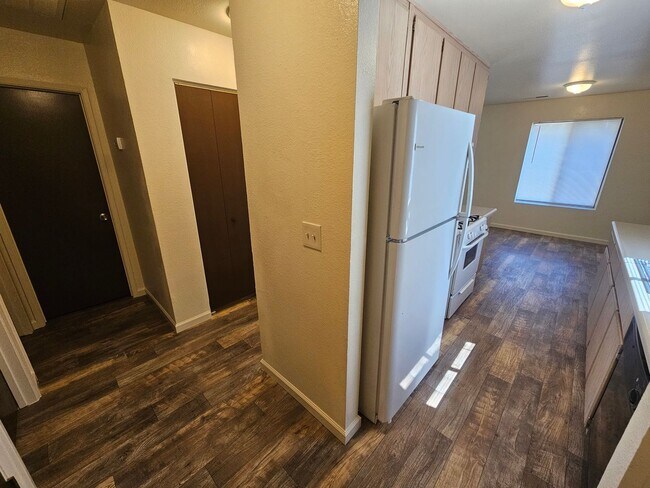 Building Photo - 2/1 Condo Available in Corning!