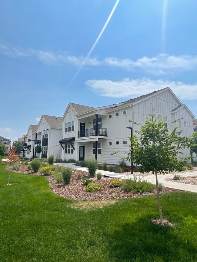 Building Photo - Luxury Condo - Water, Sewer, Basic Internet Included!