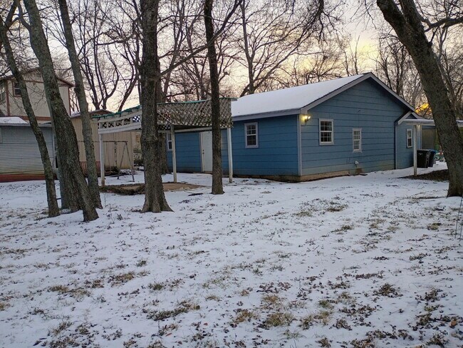 Foto del edificio - 609 Fay Blvd