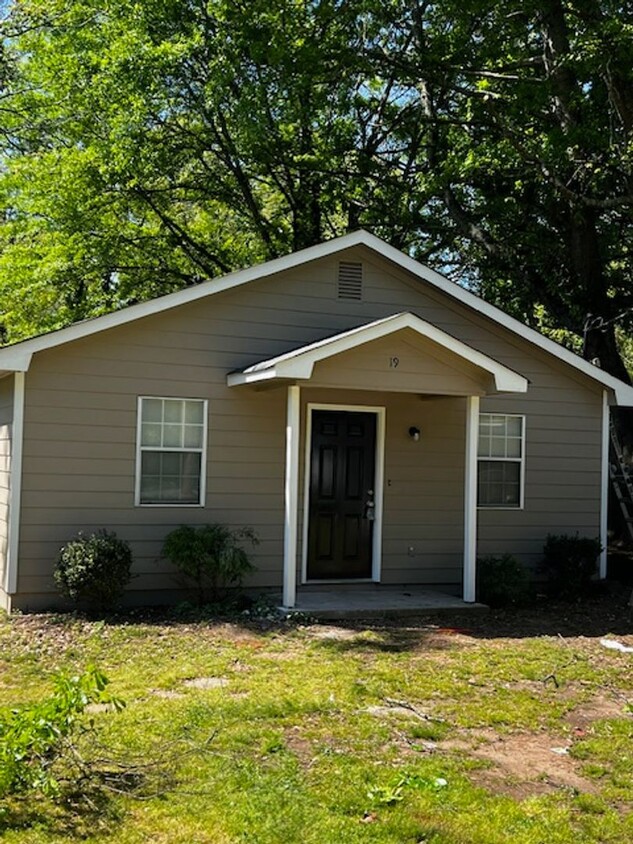 Primary Photo - 19 Sutherland Dr