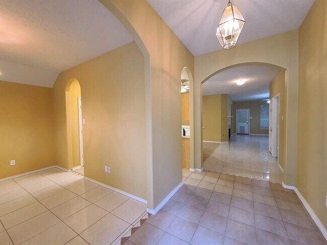Building Photo - 26857 Manor Falls Dr