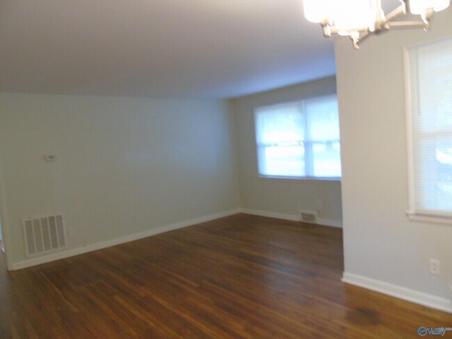 Foto del edificio - 704 Graycroft Dr SW
