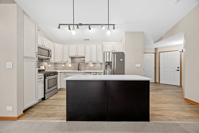 Building Photo - 5S560 Paxton Dr