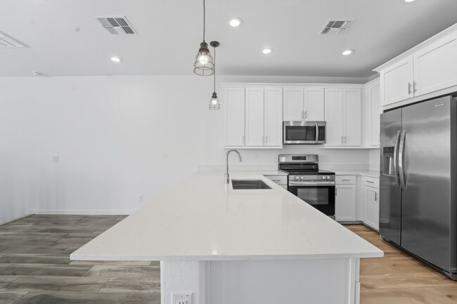 Foto del edificio - Like Brand New Luxurious Modern 3 Bedroom 2 Bath Townhome in Warner Meadow – Rare Rental Opportun...
