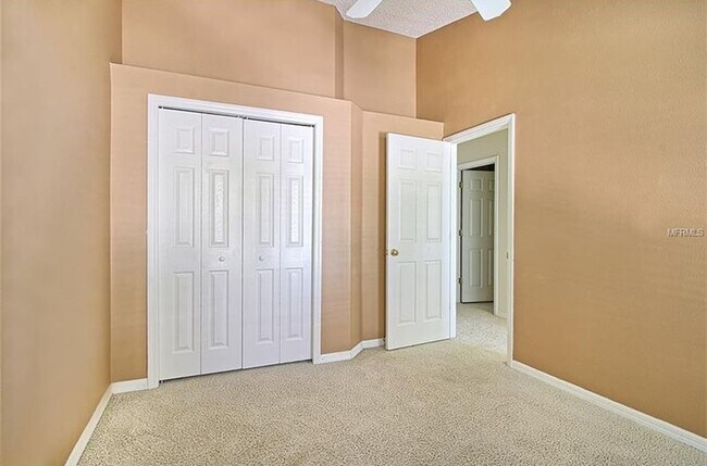 Foto del edificio - 747 Vallance Way NE