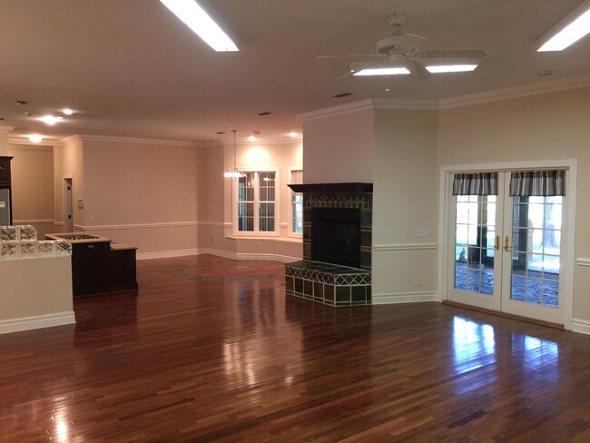 Building Photo - 4420 Ezelle Rd