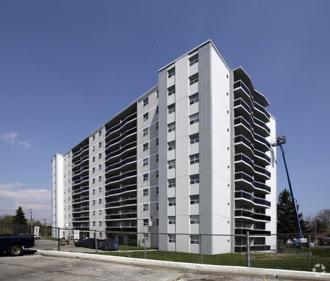 Building Photo - 2570 Kingston Road