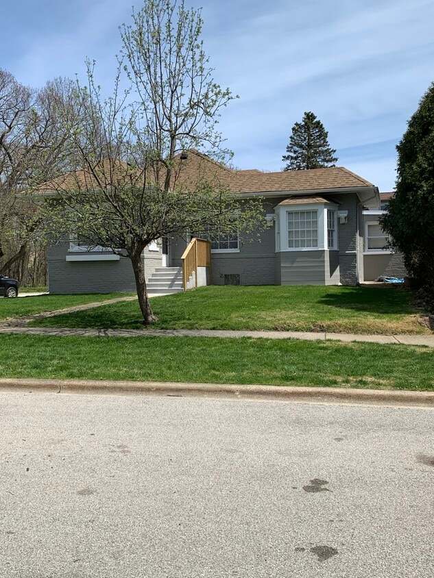 8225 W 30th, North Riverside - 8225 W 30th St