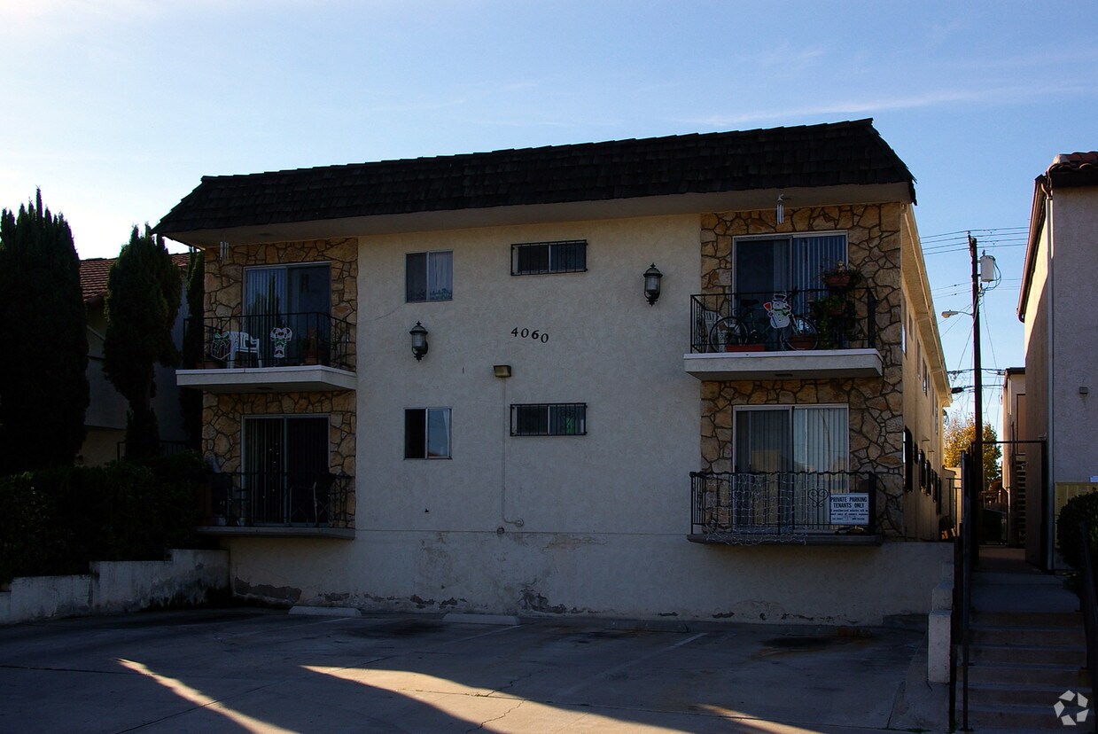 Building Photo - 4060 Iowa St
