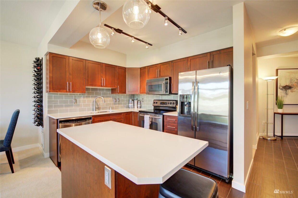 Kitchen - 211 Kirkland Ave