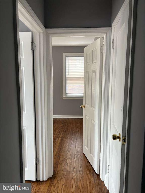 Foto del edificio - 5718 Woodbine Ave