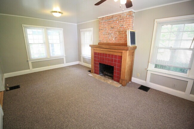 Foto del edificio - 242 E Northwood Ave
