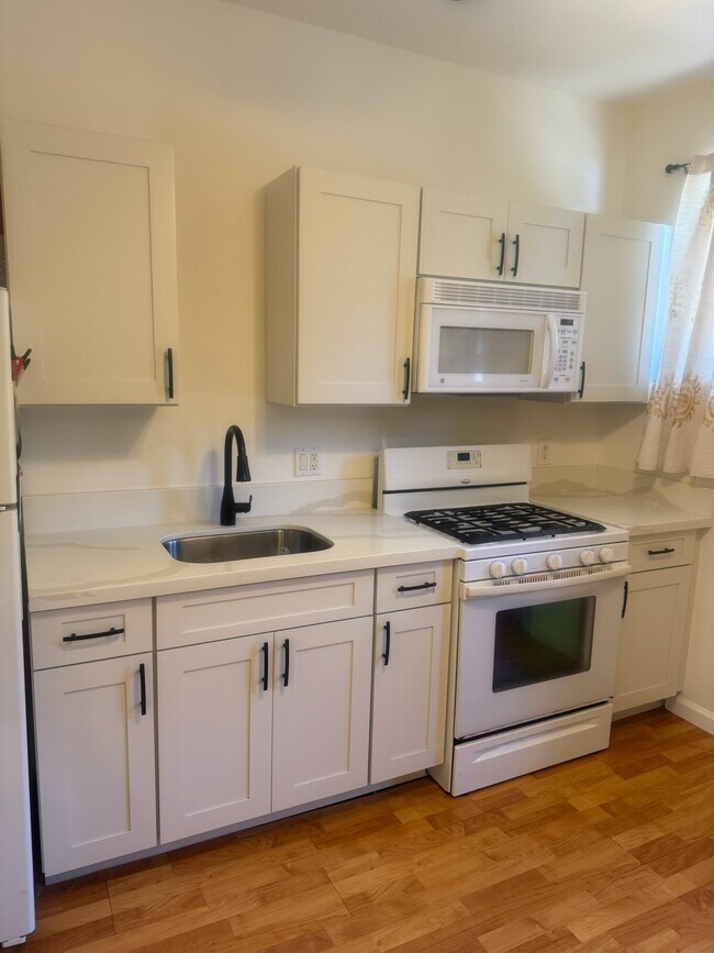 Kitchenette - 47-445 Lulani St