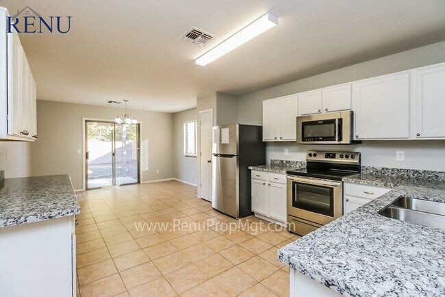Foto del edificio - Spring into Savings: 100% off your first m...